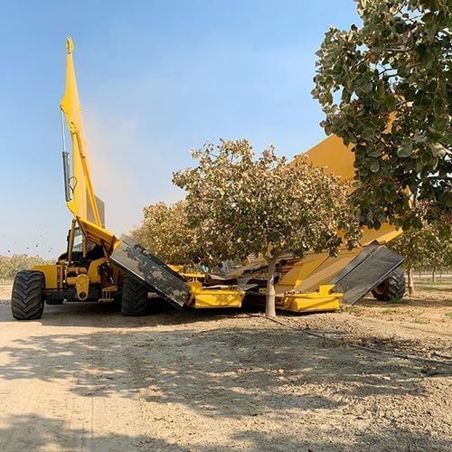 Вибратор для сбора урожая для орехов - DUST-LESS TWIN D T4 - Afron Machinery Ltd. - для миндаля / с дизельным двигателем / механический
